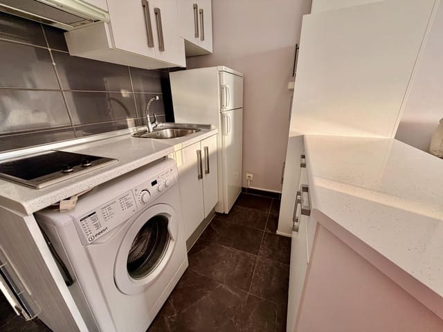 1 bedroom Studio for rent in Benalmádena with pool - € 850 (Ref: 9861841)