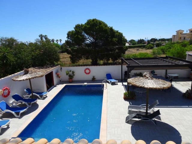 9 soveværelse Villa til salg i Dehesa de Campoamor, Orihuela med swimmingpool - € 690.000 (Ref: 7568696)