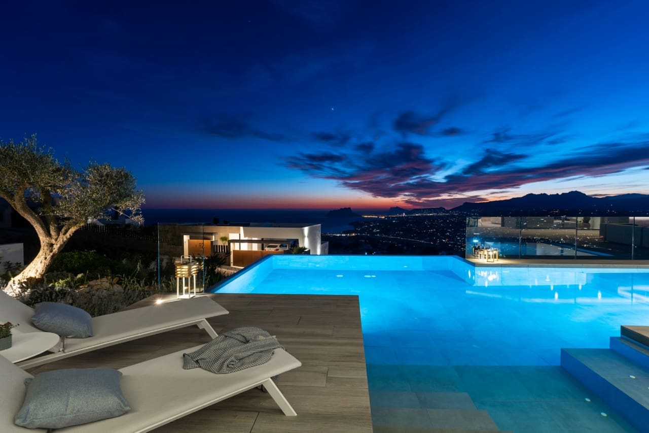 4 bedroom Villa for sale in Cumbre del Sol with pool - € 2,950,000 (Ref: 8089077)