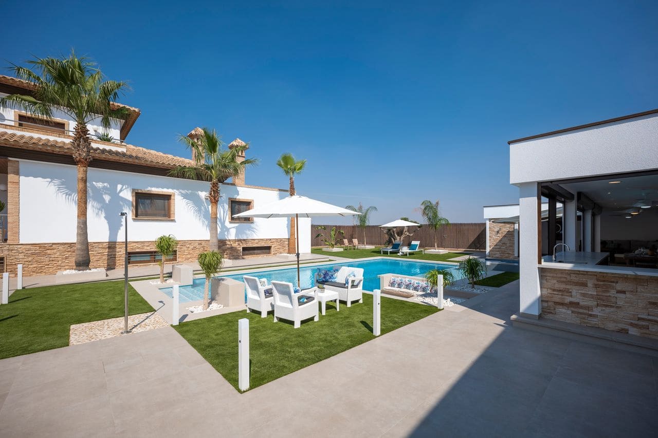 4 bedroom Villa for sale in Avileses with pool garage - € 1,850,000 (Ref: 8418619)