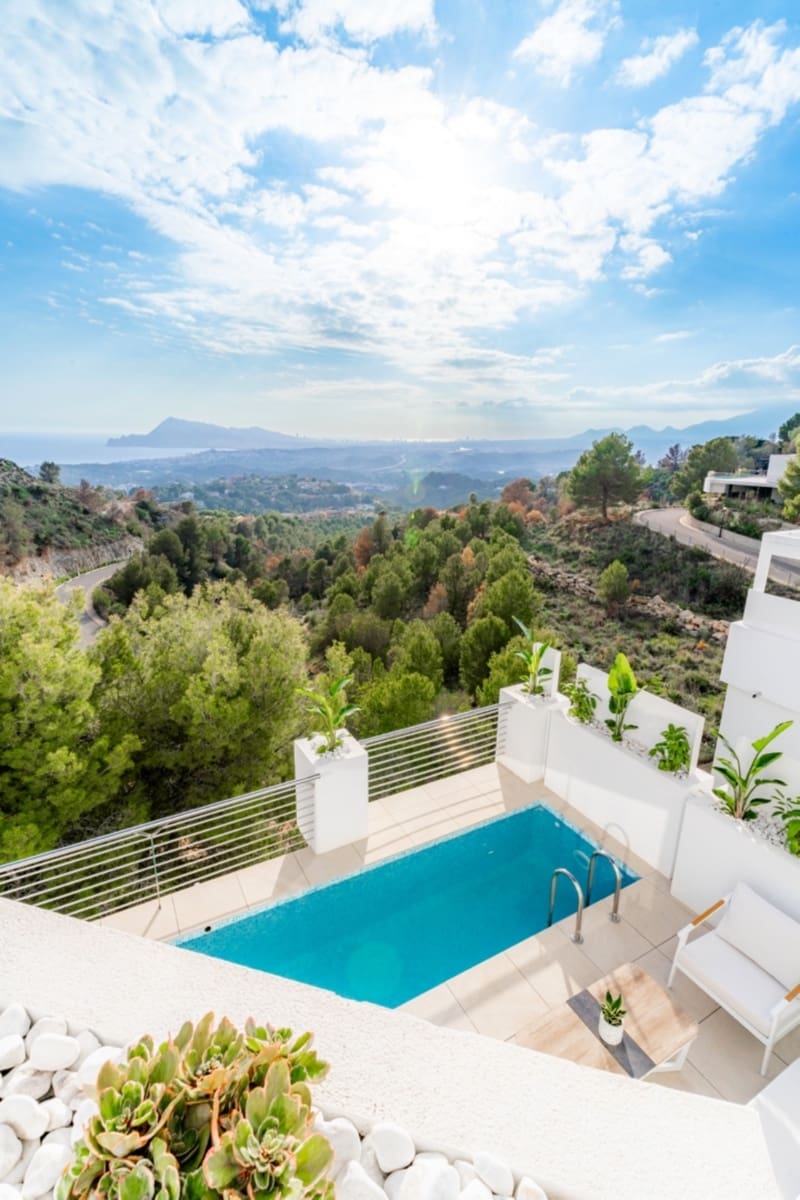 4 bedroom Villa for sale in Altea with pool - € 1,095,000 (Ref: 8770359)