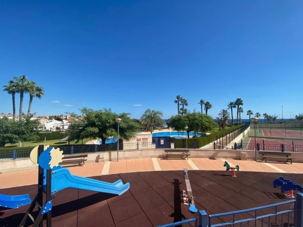 2 bedroom Apartment for sale in Pilar de la Horadada with pool - € 349,000 (Ref: 8888232)