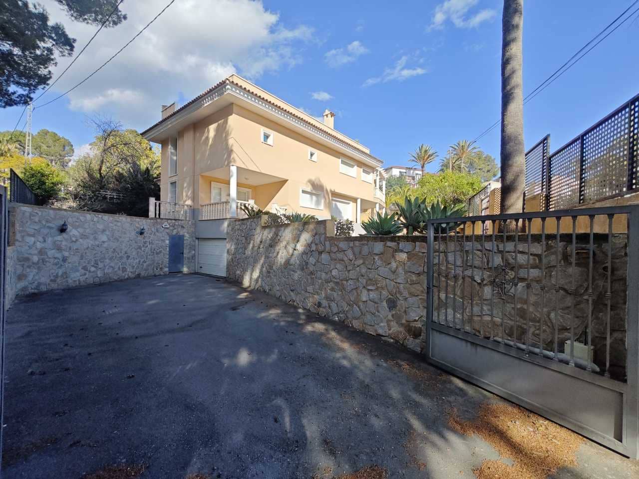 3 bedroom Villa for sale in Altea with pool garage - € 690,000 (Ref: 8897386)