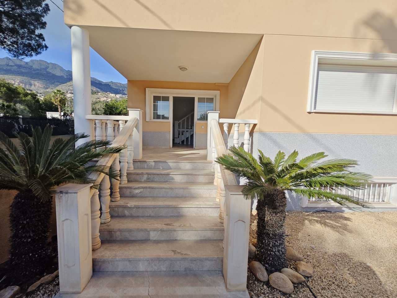 3 bedroom Villa for sale in Altea with pool garage - € 690,000 (Ref: 8897386)