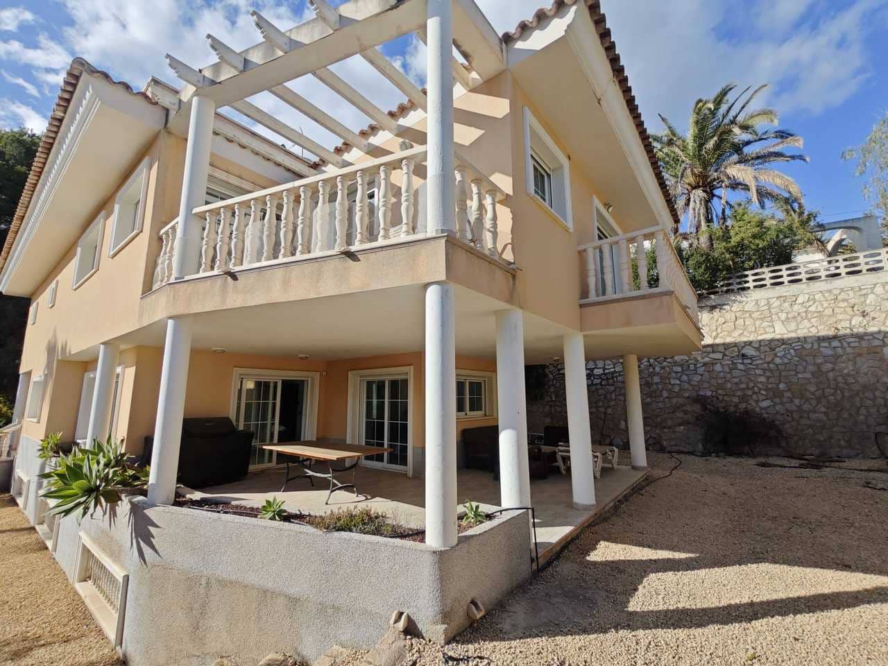 3 bedroom Villa for sale in Altea with pool garage - € 690,000 (Ref: 8897386)