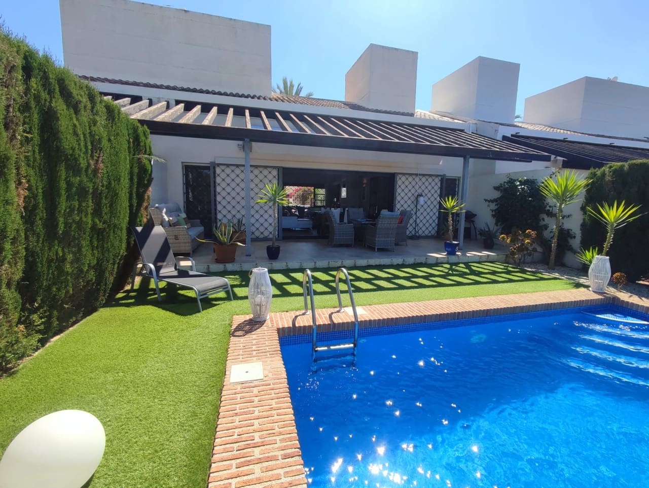 2 soveværelse Villa til salg i La Peraleja Golf Resort med swimmingpool garage - € 269.995 (Ref: 9041414)