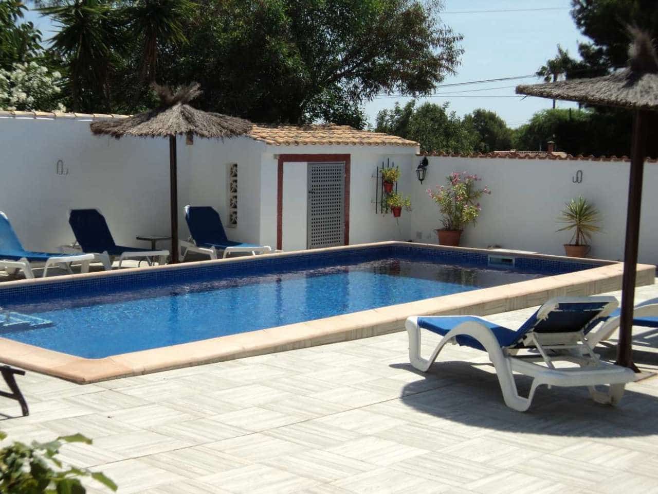9 bedroom Villa for sale in Cabo Roig with pool - € 690,000 (Ref: 9138433)