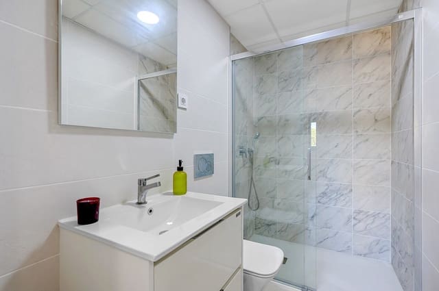 2 Zimmer Apartment zu verkaufen in Dehesa de Campoamor, Orihuela mit Pool - 369.000 € (Ref: 9141870)