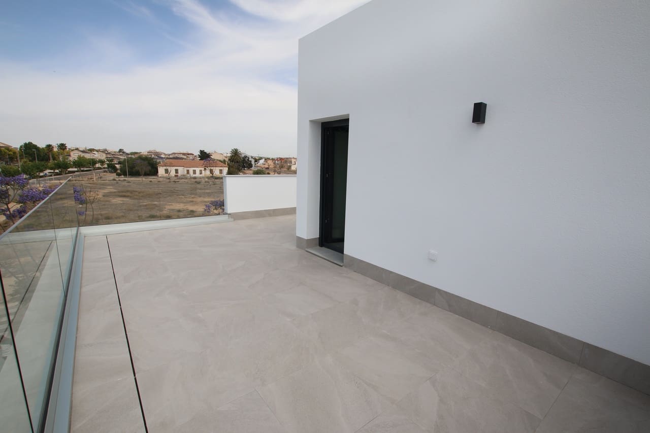 3 soveværelse Villa til salg i Pilar de la Horadada med swimmingpool garage - € 725.000 (Ref: 9168181)