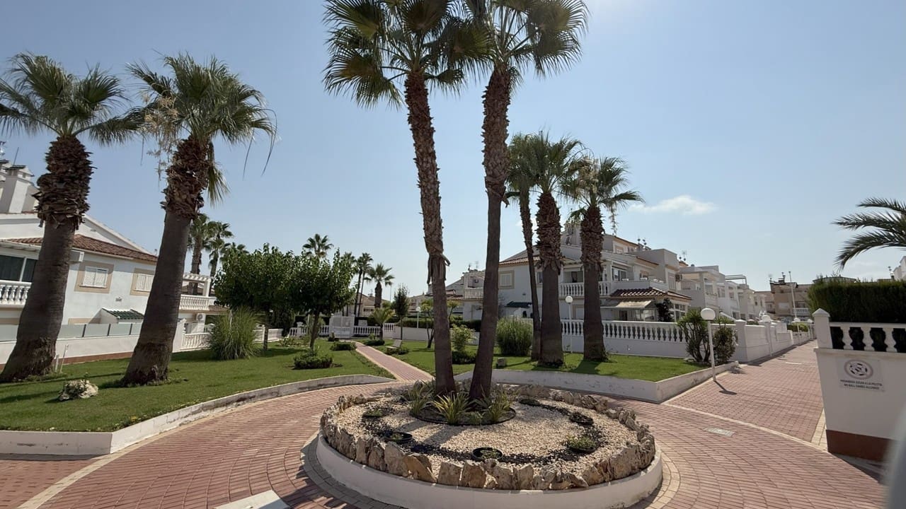 2 soveværelse Lejlighed til salg i Orihuela Costa med swimmingpool - € 229.000 (Ref: 9188732)