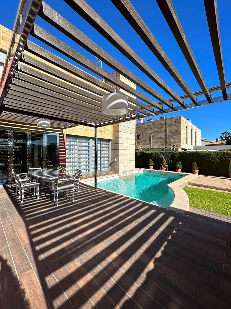 4 quarto Moradia para venda em Dehesa de Campoamor com piscina - 1 300 000 € (Ref: 9460814)