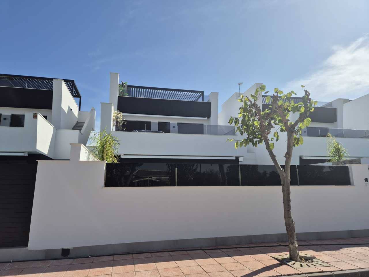 3 makuuhuone Huvila myytävänä paikassa Santiago de la Ribera mukana uima-altaan 
autotalli - 699 900 € (Ref: 9460815)