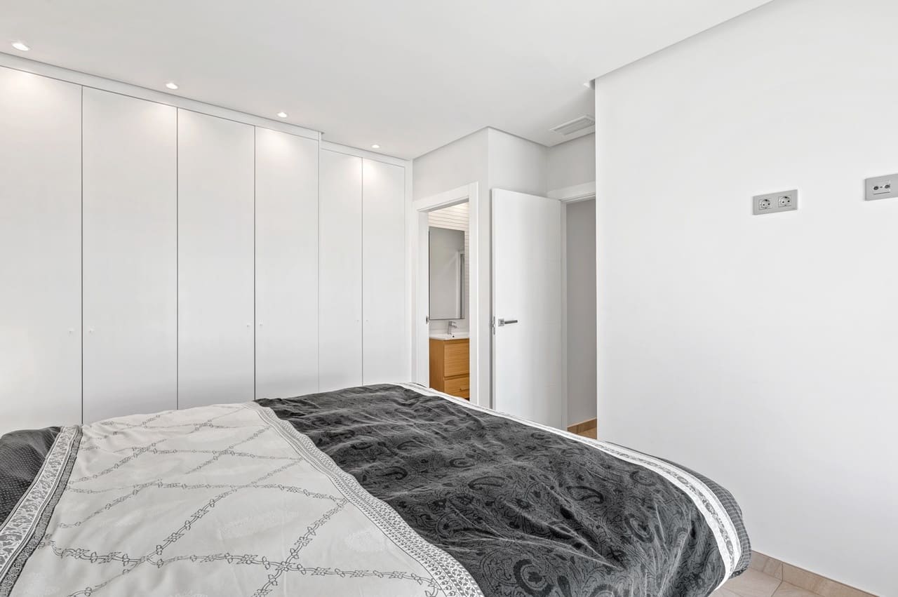 3 chambre Villa/Maison à vendre à Los Alcazares avec piscine - 349 900 € (Ref: 9497128)