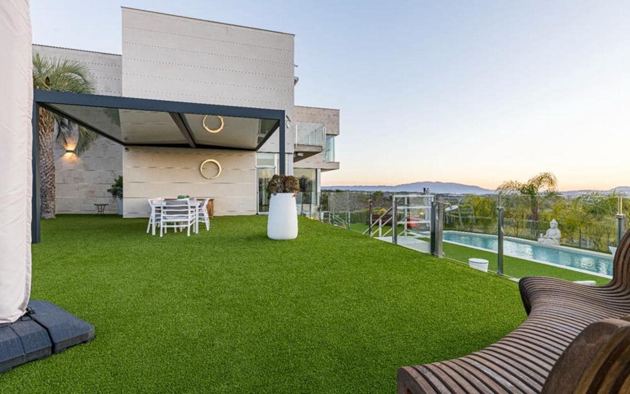 Chalet de 4 habitaciones en Altorreal en venta con piscina - 1.490.000 € (Ref: 9523082)