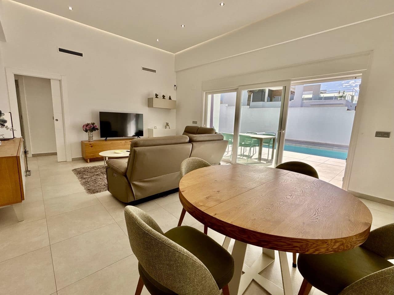 3 soveværelse Villa til salg i Benijofar med swimmingpool garage - € 569.500 (Ref: 9610172)