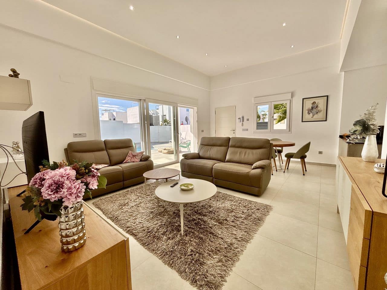 3 soveværelse Villa til salg i Benijofar med swimmingpool garage - € 569.500 (Ref: 9610172)