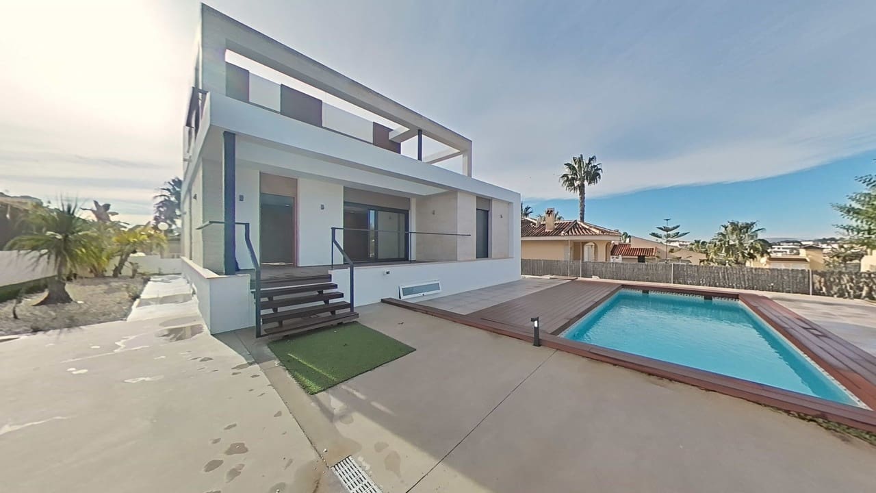 3 slaapkamer Villa te koop in Benijofar met zwembad garage - € 495.000 (Ref: 9626724)