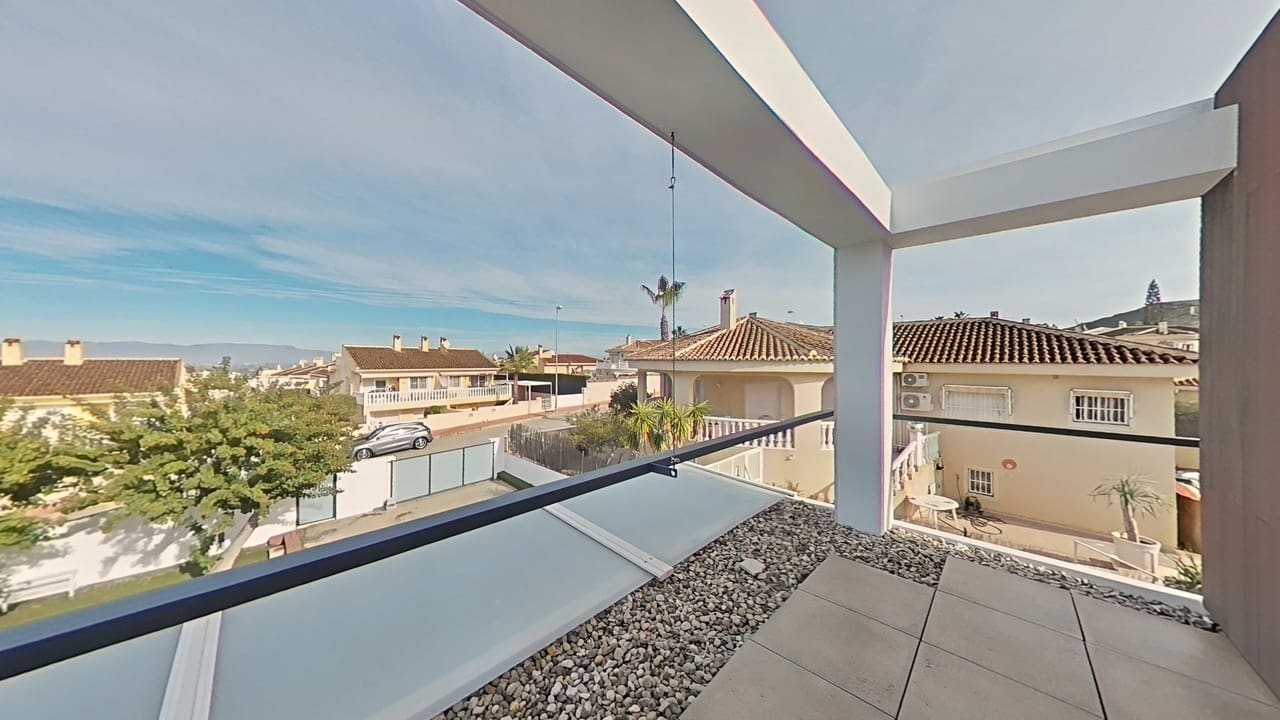 3 slaapkamer Villa te koop in Benijofar met zwembad garage - € 495.000 (Ref: 9626724)