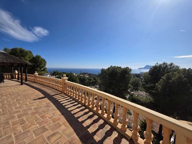 4 Zimmer Villa zu verkaufen in Altea mit Pool Garage - 920.000 € (Ref: 9640668)