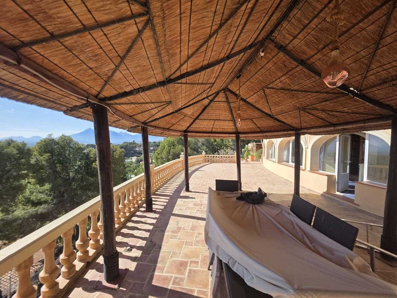 4 Zimmer Villa zu verkaufen in Altea mit Pool Garage - 920.000 € (Ref: 9640668)