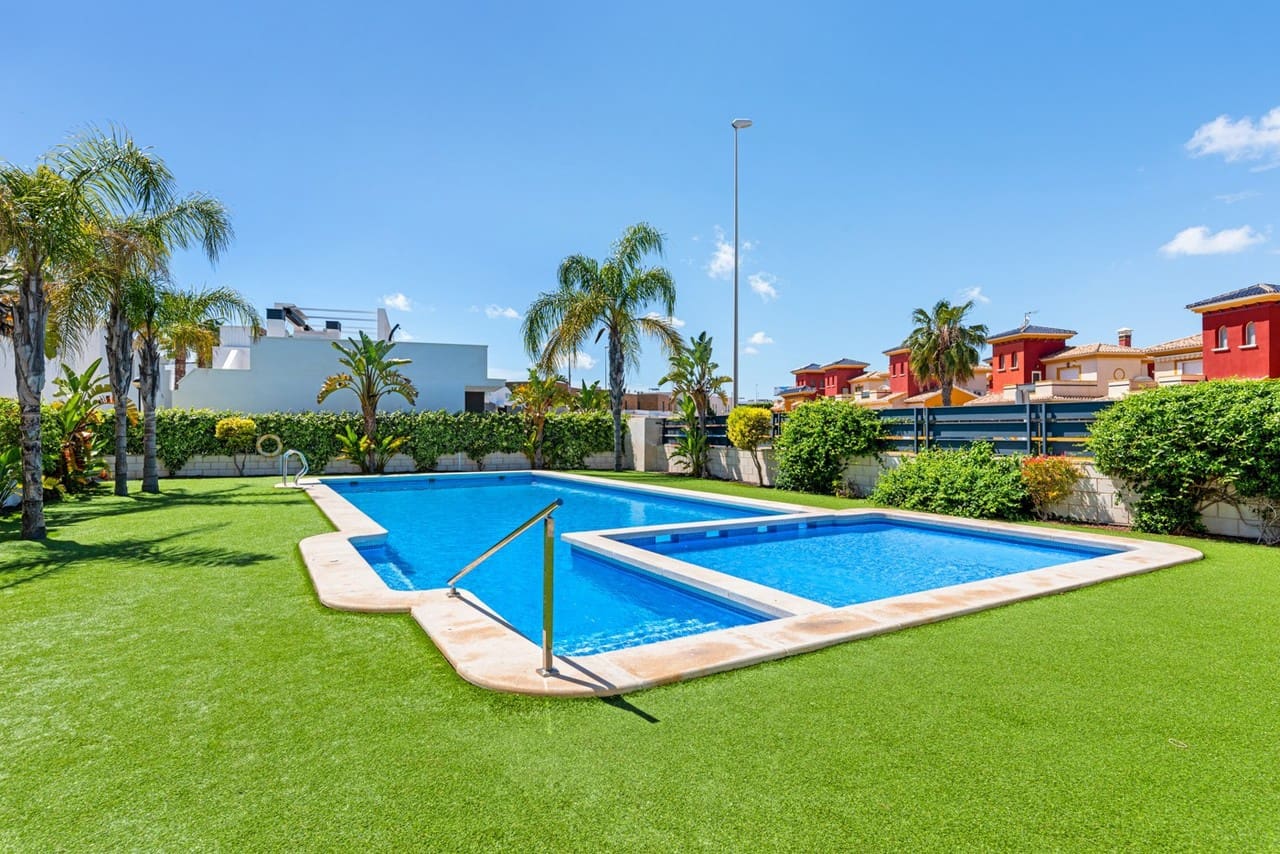 2 bedroom Apartment for sale in Orihuela Costa with pool - € 234,900 (Ref: 9682448)