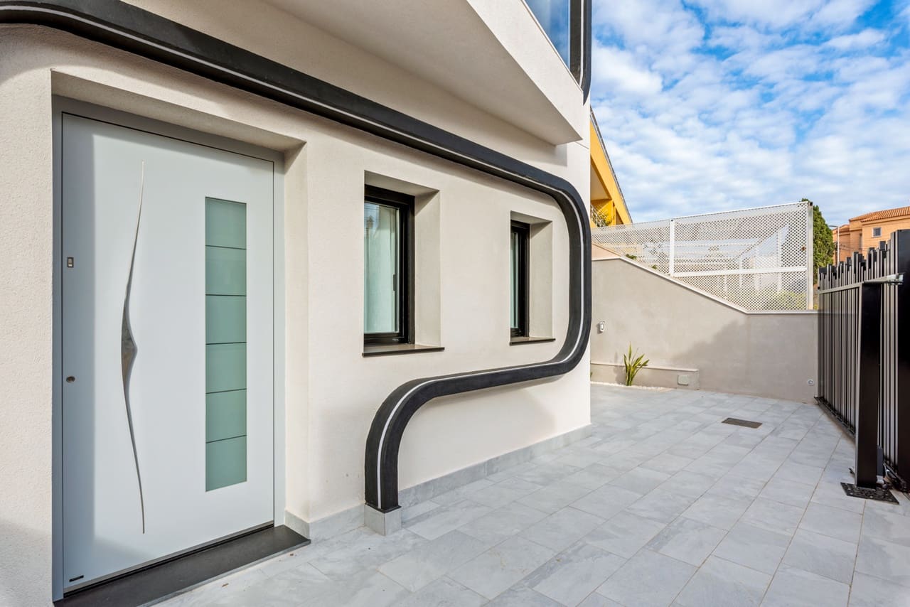 4 bedroom Villa for sale in Torre de la Horadada with pool garage - € 698,000 (Ref: 9730749)