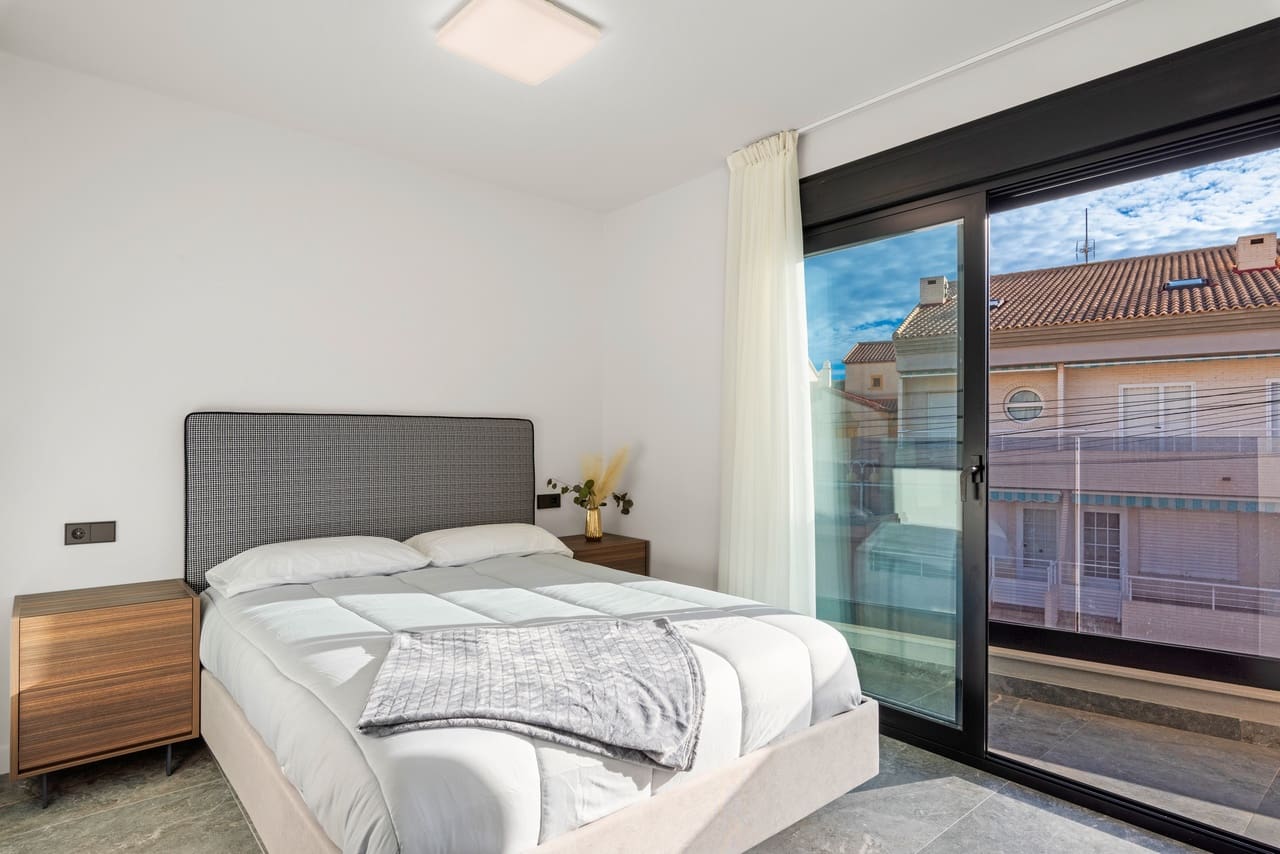 4 bedroom Villa for sale in Torre de la Horadada with pool garage - € 698,000 (Ref: 9730749)