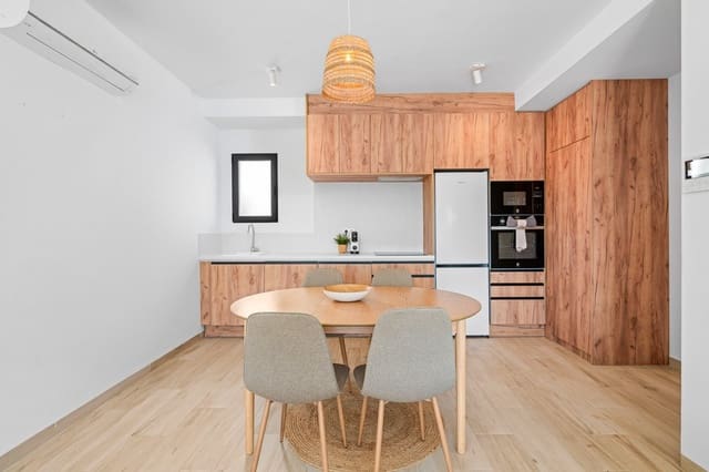 Apartamento de 2 habitaciones en San Miguel de Salinas en venta con piscina - 259.950 € (Ref: 9739008)