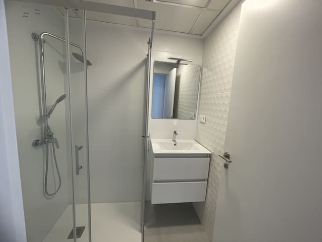 2 slaapkamer Appartement te koop in Villamartin, Orihuela met zwembad garage - € 255.000 (Ref: 9765338)