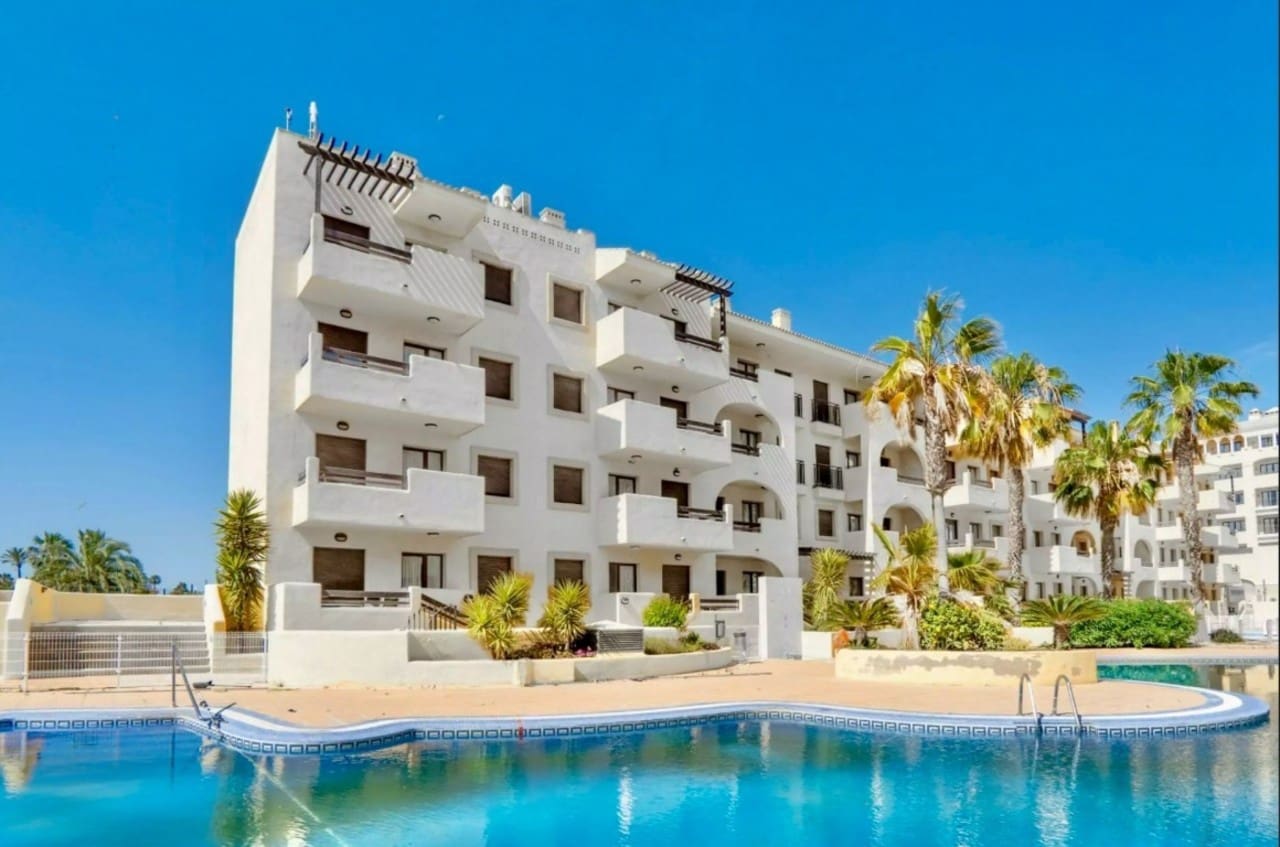 2 soverom Leilighet til salgs i Los Alcazares med svømmebasseng garasje - € 127 500 (Ref: 9809660)