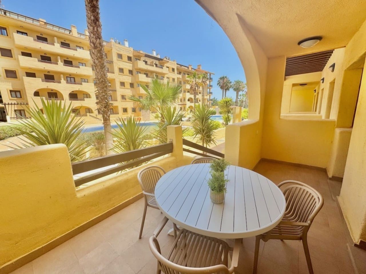 2 soverom Leilighet til salgs i Los Alcazares med svømmebasseng garasje - € 127 500 (Ref: 9809660)
