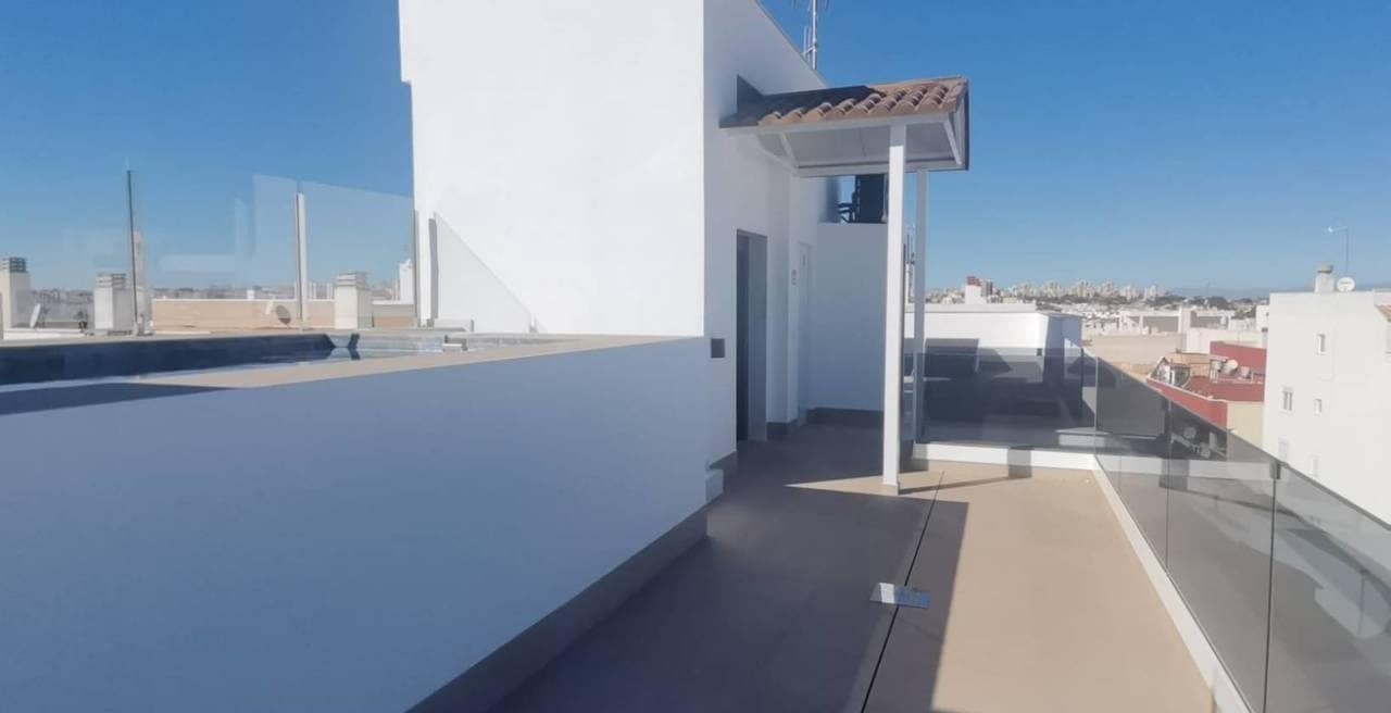 2 soveværelse Lejlighed til salg i Torrevieja med swimmingpool - € 459.000 (Ref: 9827975)