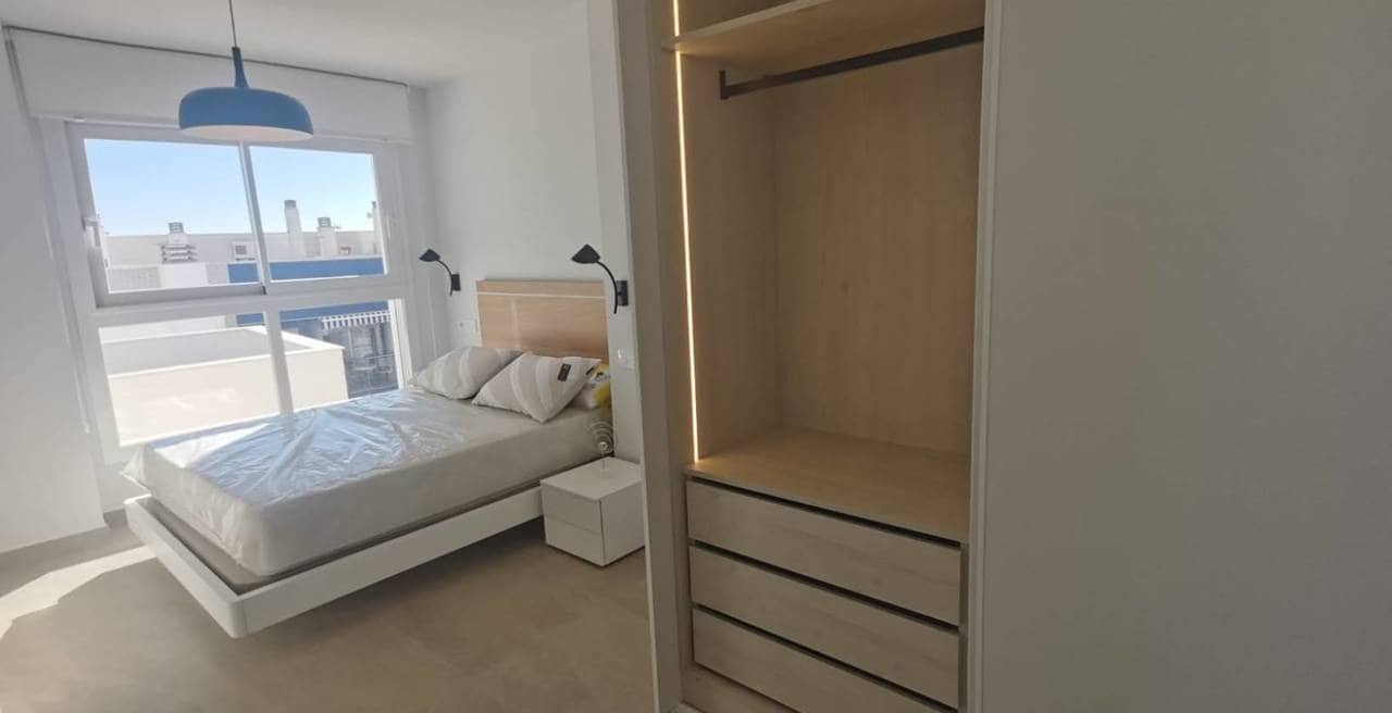 2 soveværelse Lejlighed til salg i Torrevieja med swimmingpool - € 459.000 (Ref: 9827975)