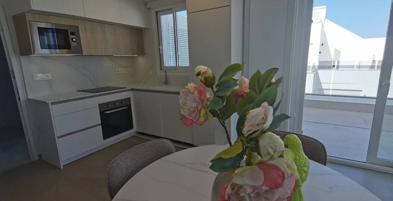 2 soveværelse Lejlighed til salg i Torrevieja med swimmingpool - € 459.000 (Ref: 9827975)