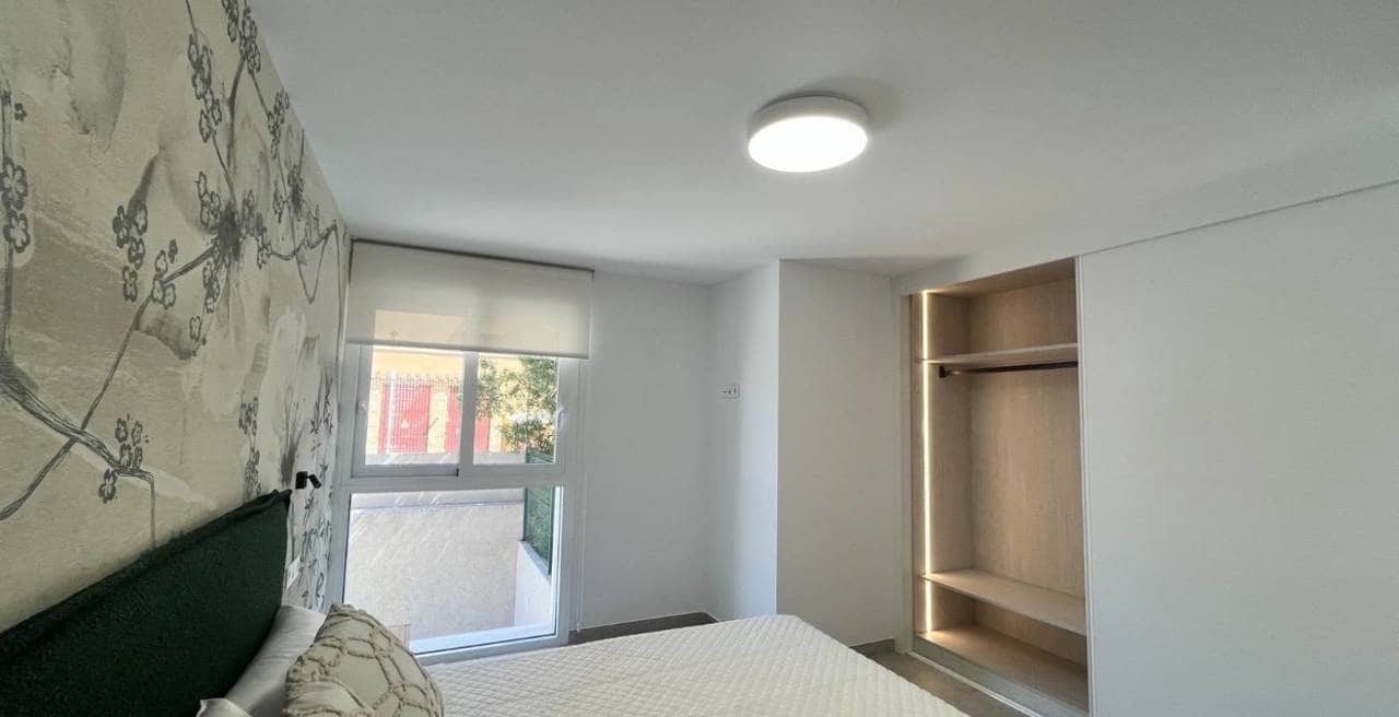 3 soveværelse Lejlighed til salg i Torrevieja med swimmingpool garage - € 370.000 (Ref: 9827976)