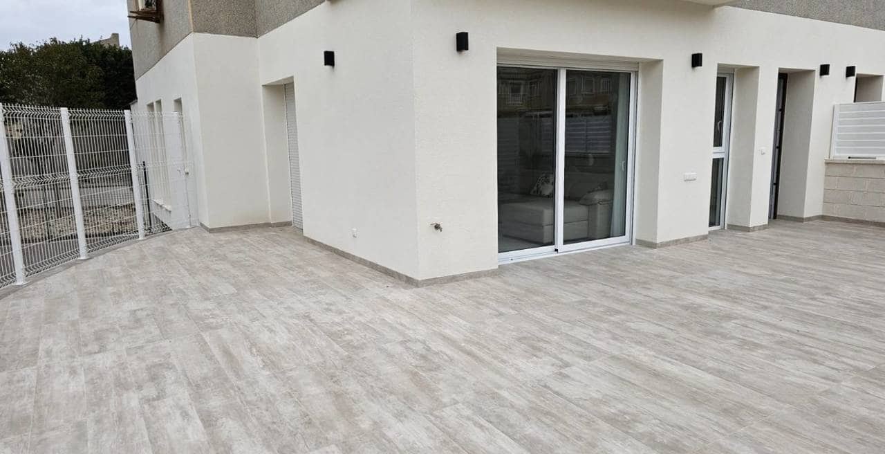 3 soveværelse Lejlighed til salg i Torrevieja med swimmingpool garage - € 370.000 (Ref: 9827976)