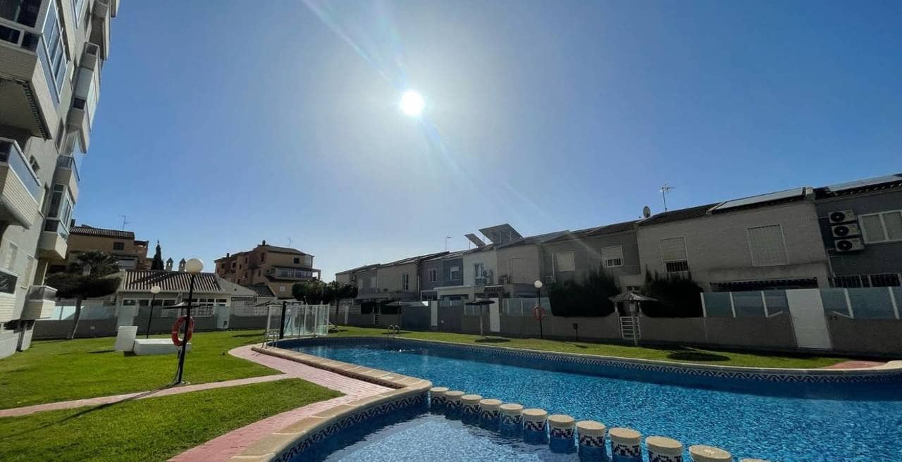 3 soveværelse Lejlighed til salg i Torrevieja med swimmingpool garage - € 370.000 (Ref: 9827976)