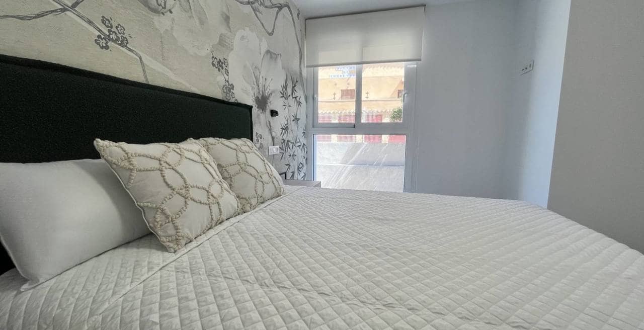 3 soveværelse Lejlighed til salg i Torrevieja med swimmingpool garage - € 370.000 (Ref: 9827976)