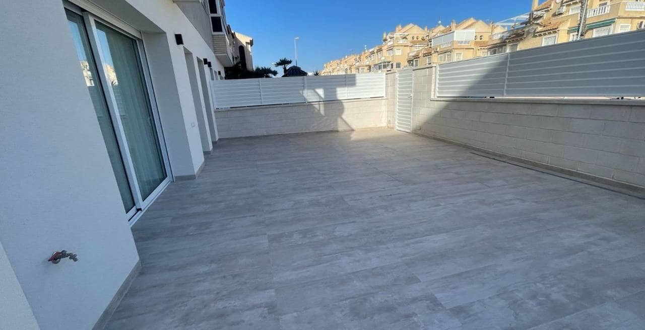 3 soveværelse Lejlighed til salg i Torrevieja med swimmingpool garage - € 370.000 (Ref: 9827976)