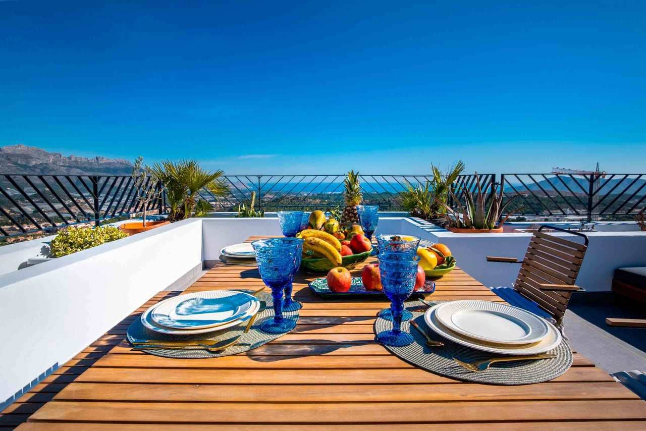 3 bedroom Villa for sale in Polop with pool garage - € 550,000 (Ref: 9832999)