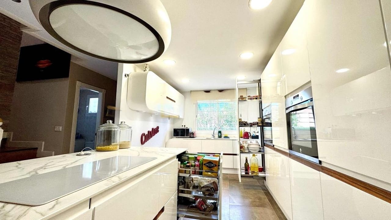 3 soveværelse Byhus til salg i Albir med swimmingpool - € 449.500 (Ref: 9844588)