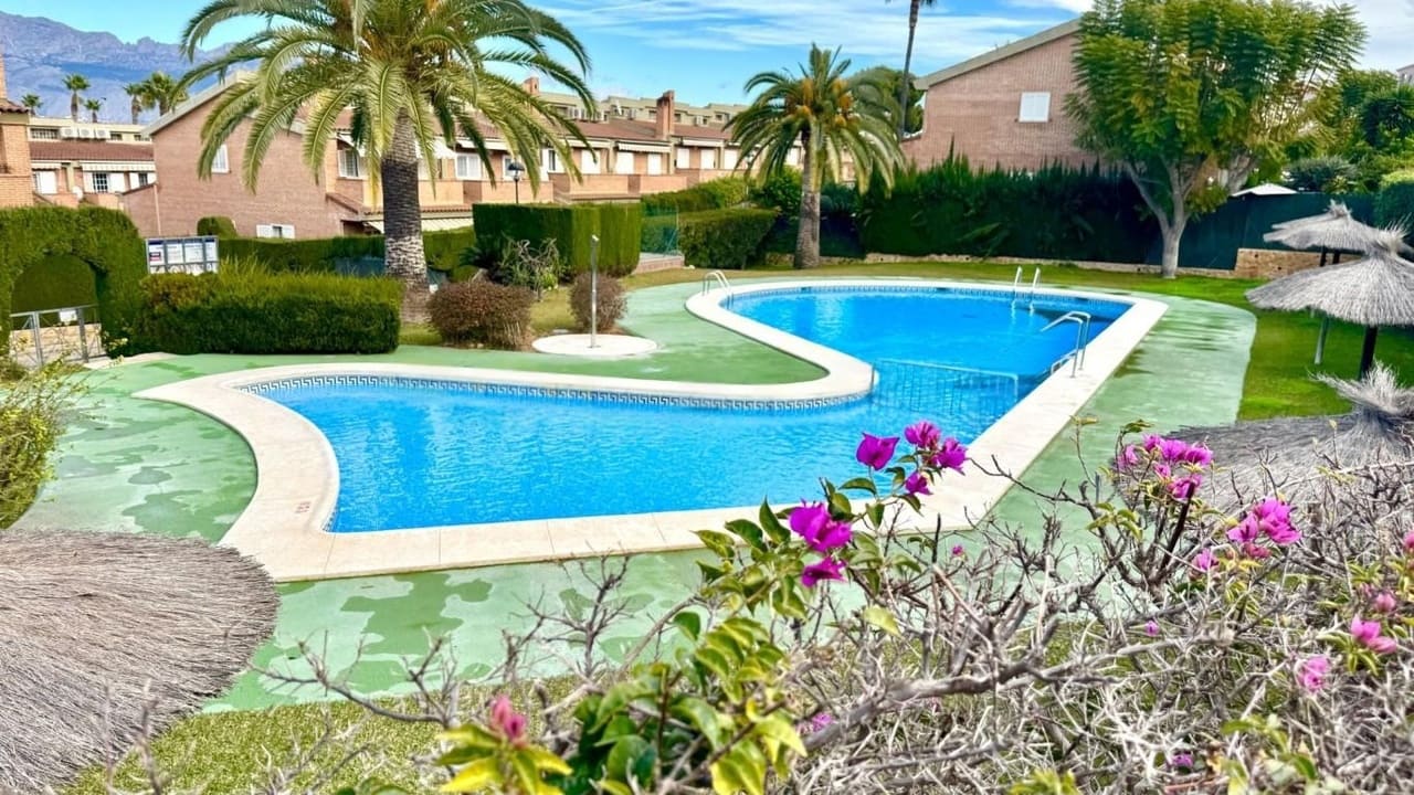 3 soveværelse Byhus til salg i Albir med swimmingpool - € 449.500 (Ref: 9844588)