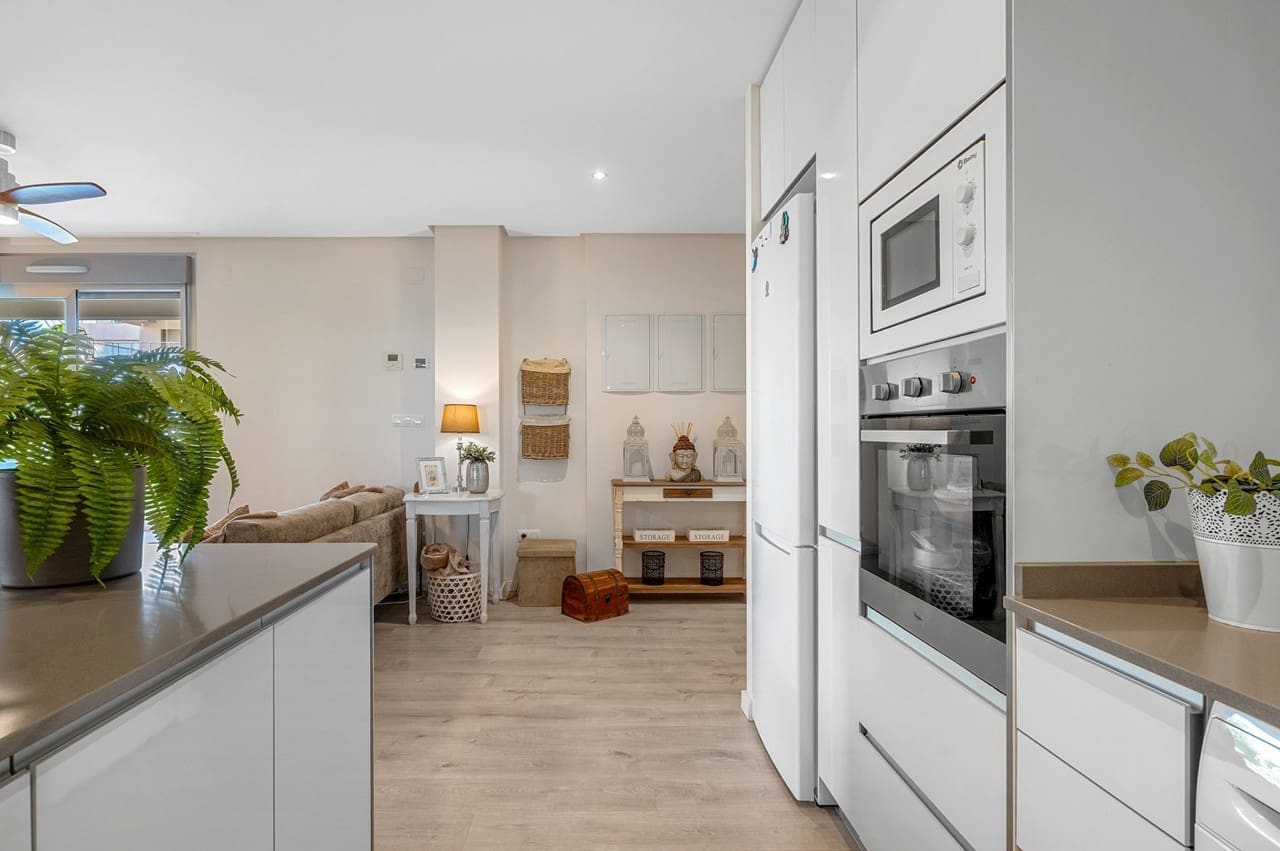 Apartamento de 2 habitaciones en Orihuela Costa en venta con piscina garaje - 229.000 € (Ref: 9895305)