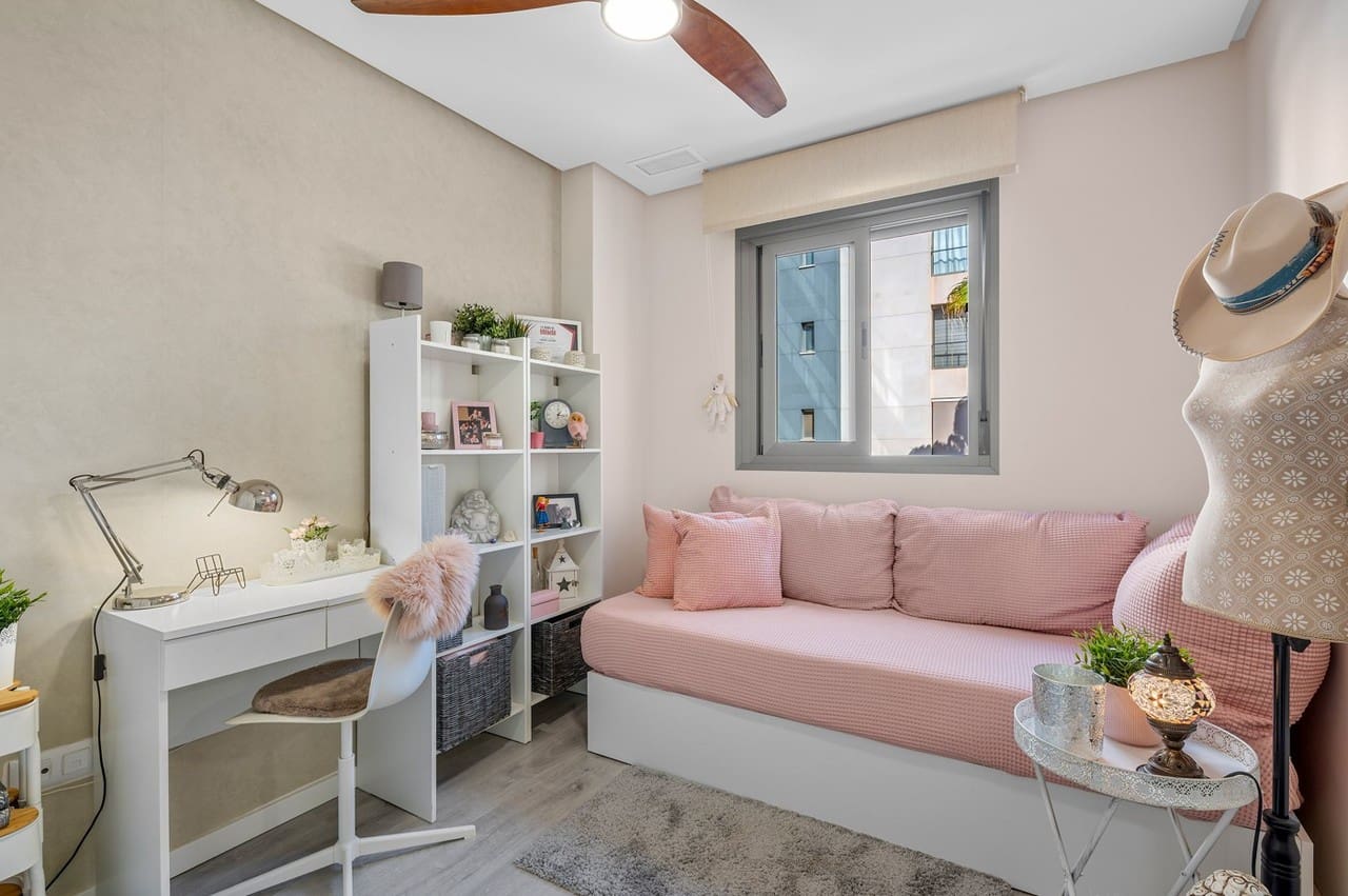 Apartamento de 2 habitaciones en Orihuela Costa en venta con piscina garaje - 229.000 € (Ref: 9895305)