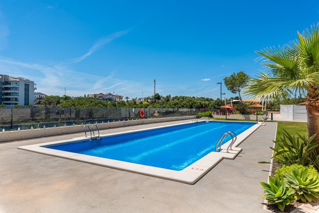 Apartamento de 2 habitaciones en Orihuela Costa en venta con piscina garaje - 229.000 € (Ref: 9895305)