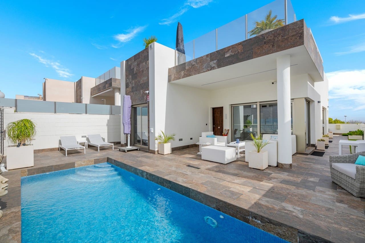 5 bedroom Villa for sale in Orihuela Costa with pool - € 592,000 (Ref: 9916887)
