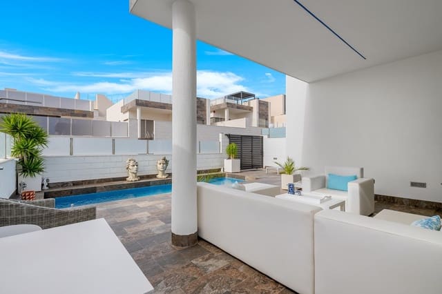 5 bedroom Villa for sale in Dehesa de Campoamor, Orihuela with pool - € 592,000 (Ref: 9916887)