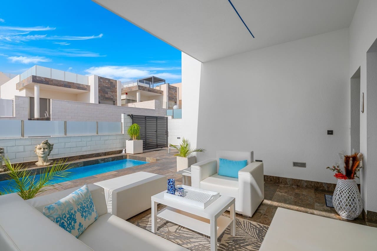 5 bedroom Villa for sale in Orihuela Costa with pool - € 592,000 (Ref: 9916887)