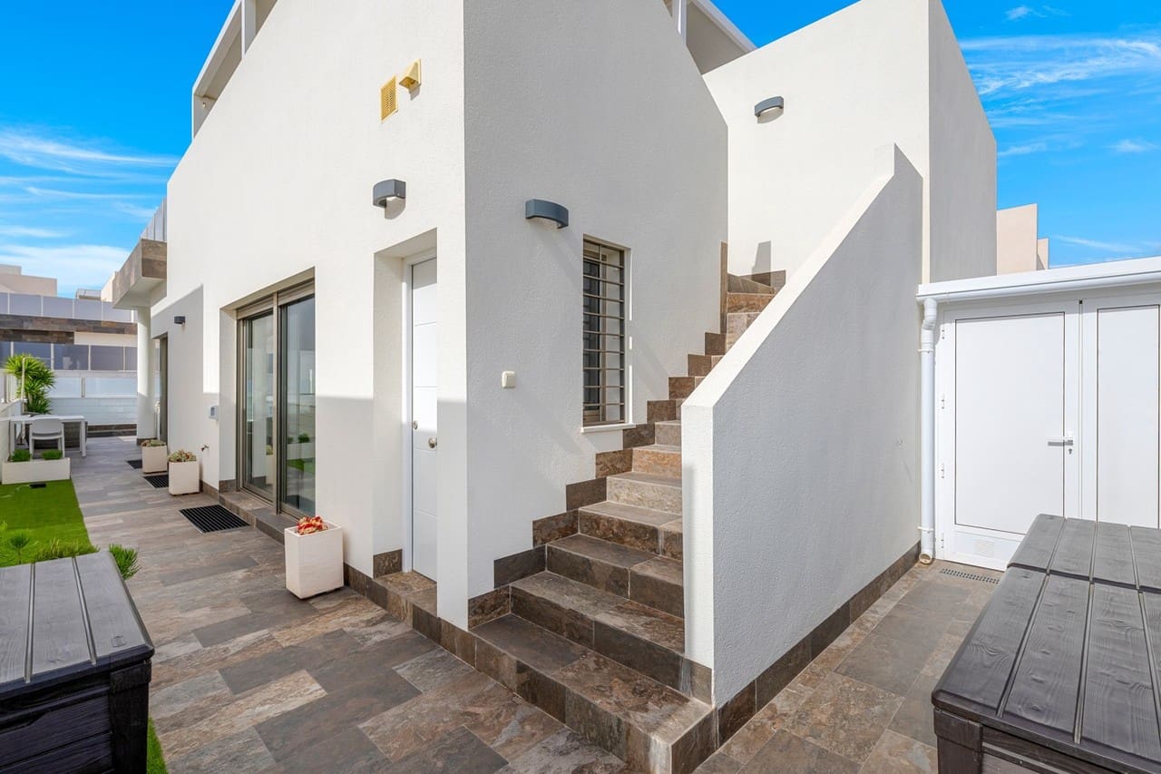 5 bedroom Villa for sale in Orihuela Costa with pool - € 592,000 (Ref: 9916887)