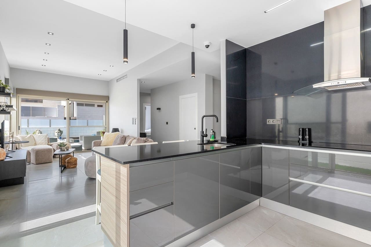 5 bedroom Villa for sale in Orihuela Costa with pool - € 592,000 (Ref: 9916887)